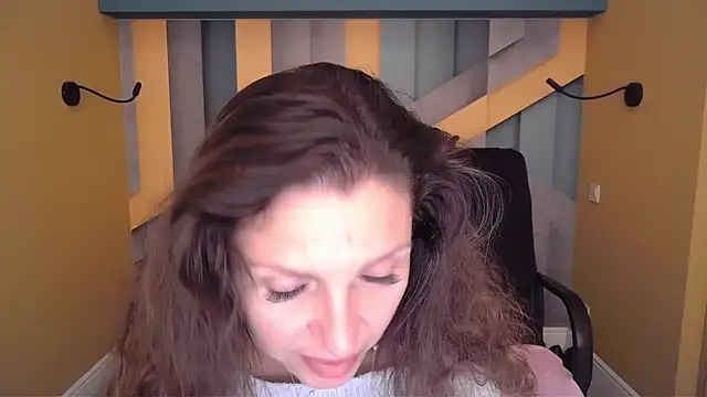 EllaLong webcam