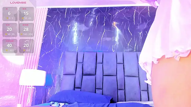 BustyGlow live cam on StripChat