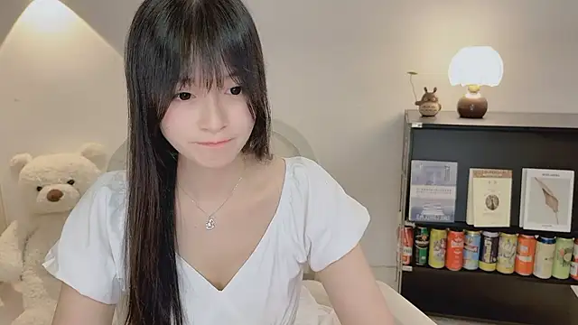 Onechestnut live cam on StripChat