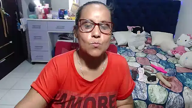 pervert_mommy_ live cam on StripChat