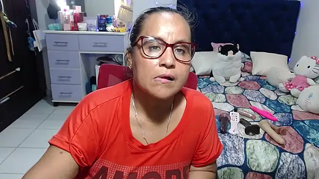 pervert_mommy_ live cam on StripChat