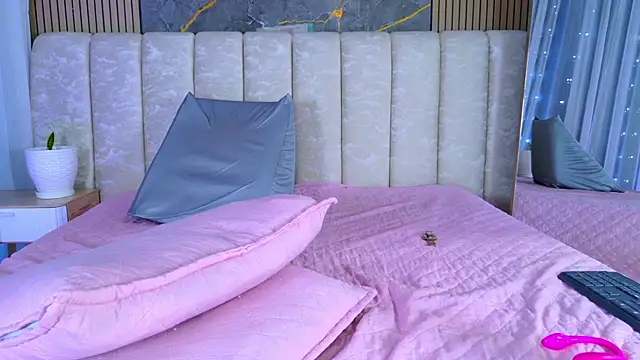 mia_scot webcam