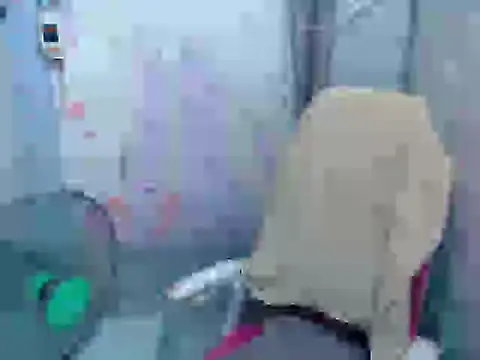 JuicyFoxCock live cam on StripChat