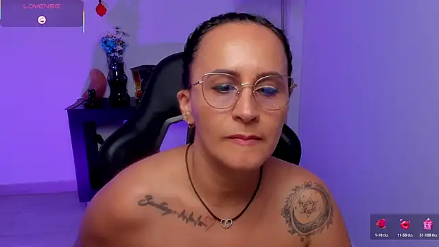 Sara_Charmy webcam