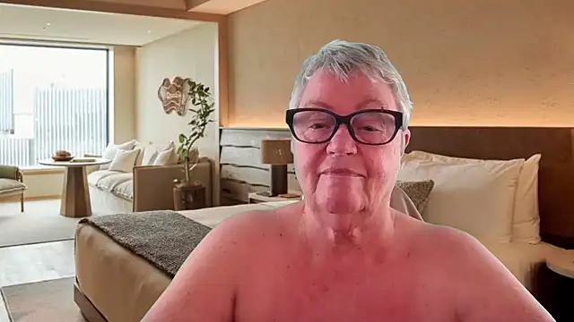 Mystery-Grandmother webcam