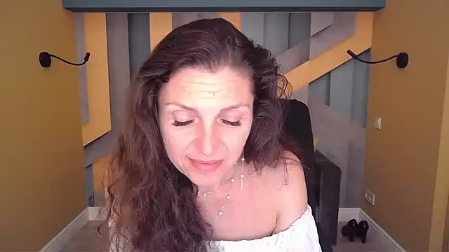 EllaLong webcam