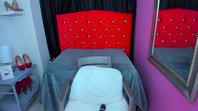 ScarletBigTitties webcam