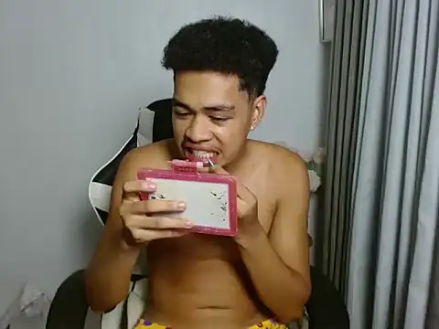 curlyasian_njxx webcam