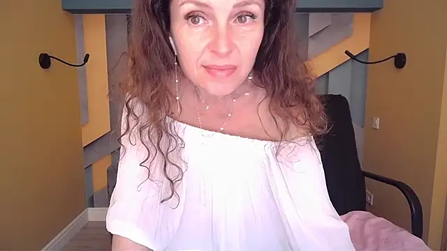 EllaLong webcam
