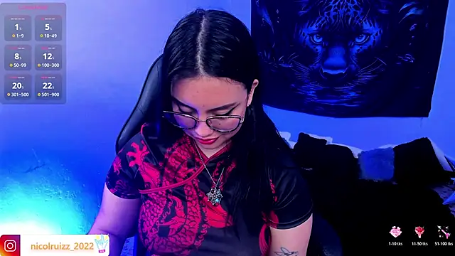 Nicolle_Ruizz live cam on StripChat