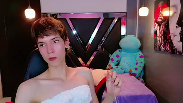 Stefany_PiInk live cam on StripChat
