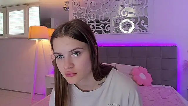 LuisaClover live cam on StripChat