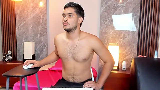 luciano_vitale live cam on StripChat