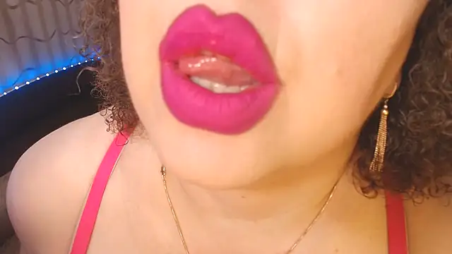 BustyKatty webcam