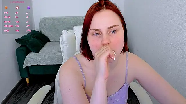 Ellie__Bloom live cam on StripChat