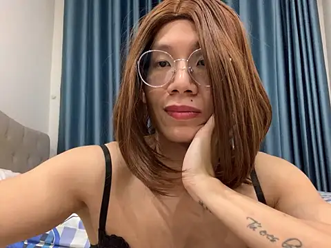 CrossdresserAnna live cam on StripChat