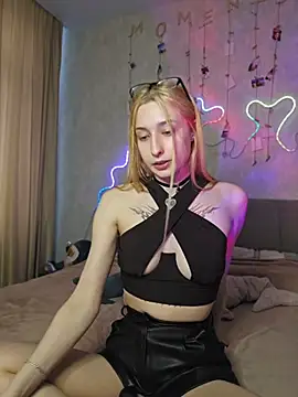 Emma_Willson live cam on StripChat