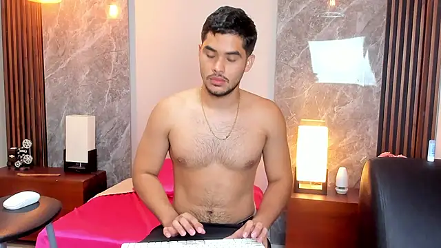 luciano_vitale live cam on StripChat