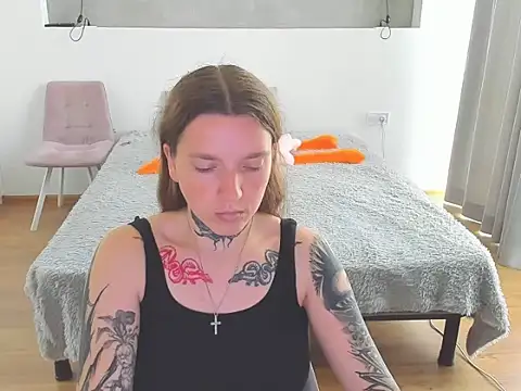 MilaMoll673 live cam on StripChat
