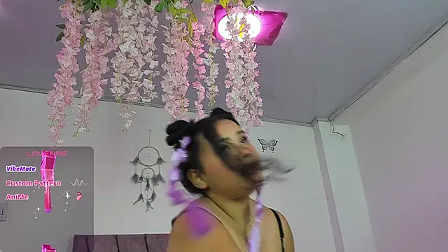 NahomyEvans live cam on StripChat