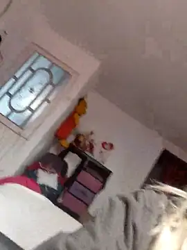 sofigirlgold live cam on StripChat