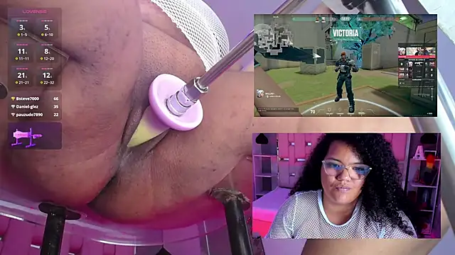 MhiaRey live cam on StripChat