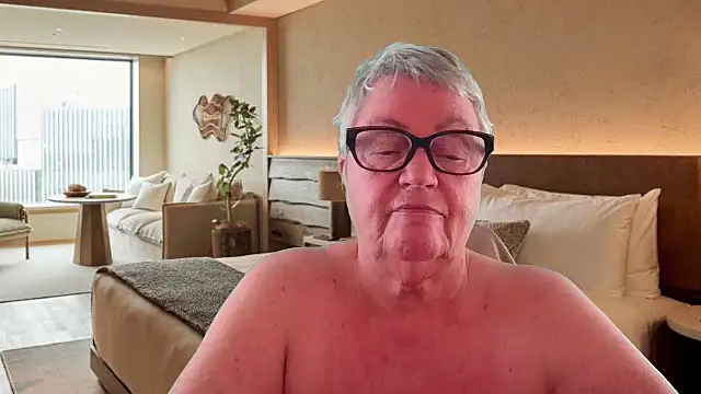 Mystery-Grandmother webcam
