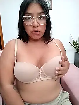 Amber_Herrera live cam on StripChat