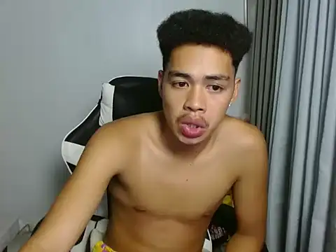curlyasian_njxx webcam