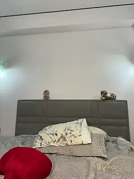 CurlyLara live sex cam