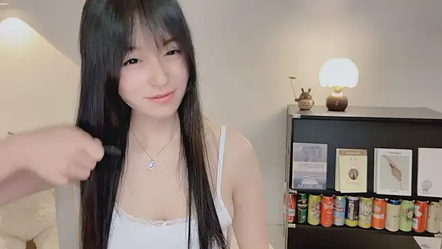 Onechestnut live cam on StripChat