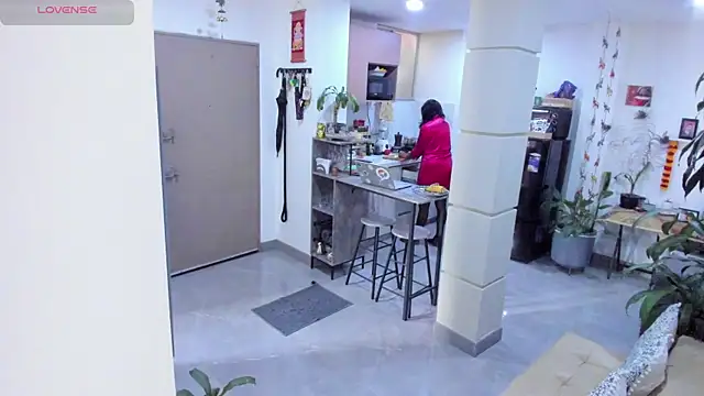 LadyNahir webcam