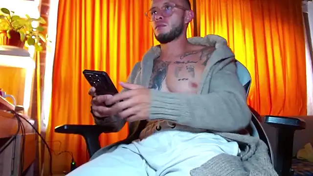 sebastian_horny live cam on StripChat