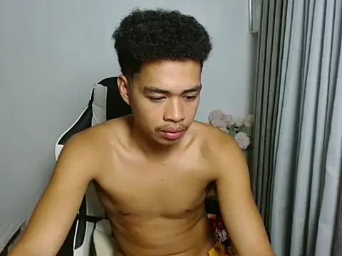curlyasian_njxx webcam