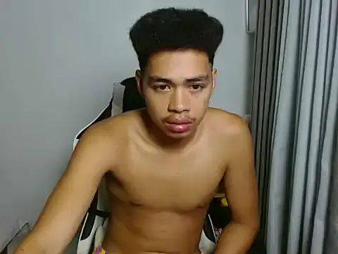 curlyasian_njxx