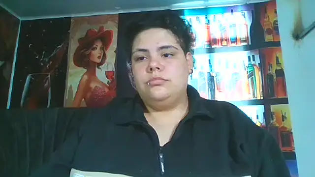 Hailey_Curvy