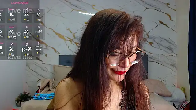 _naomi_s live cam on StripChat