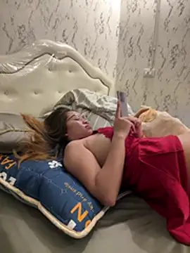Ponthip live cam on StripChat