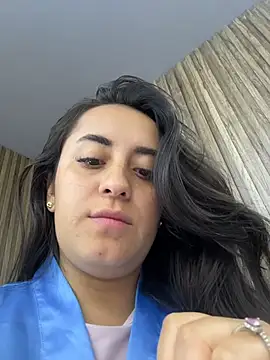 Antonella_Julieta live cam on StripChat