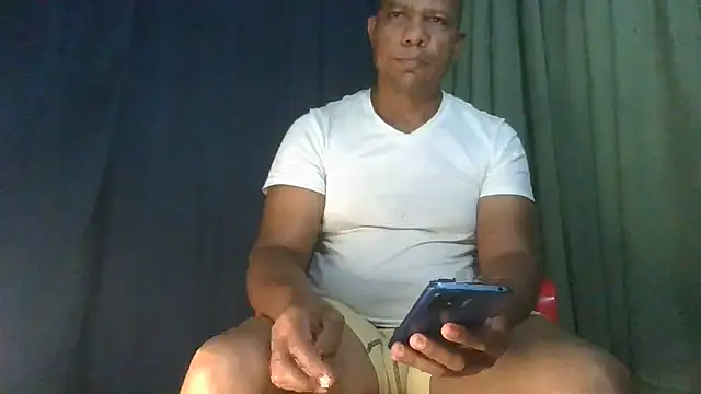 bigblackcock75 live cam on StripChat