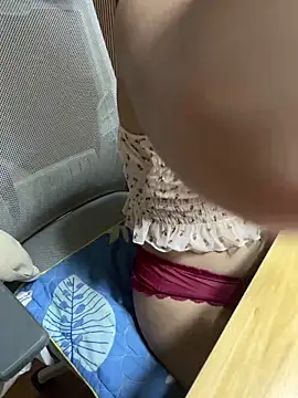 Mina048 live cam on StripChat