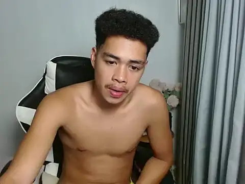 curlyasian_njxx live cam on StripChat
