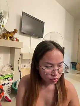 ponthip (Ask my age) - Show big tits