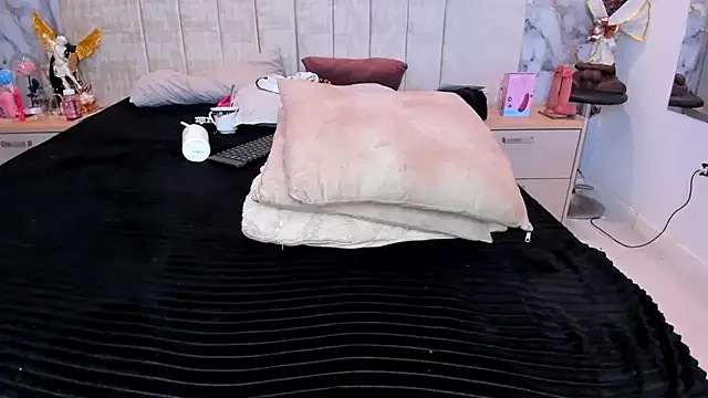 kiana_cream webcam