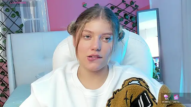 alaia_greyy live cam on StripChat