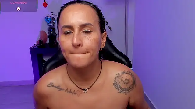 Sara_Charmy webcam