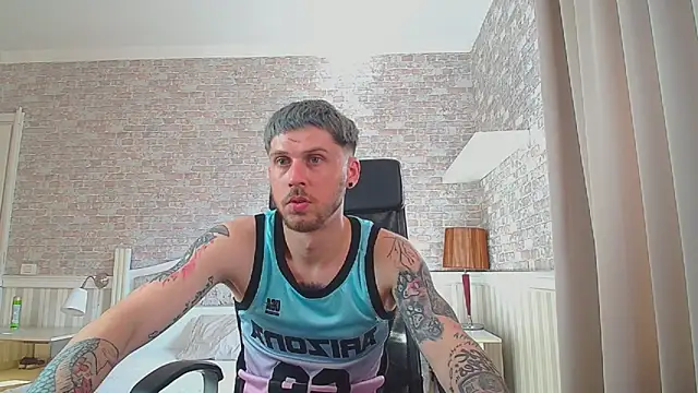 JonahShaw live cam on StripChat