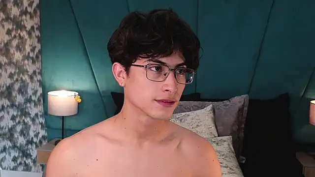 Aaron_Eze webcam