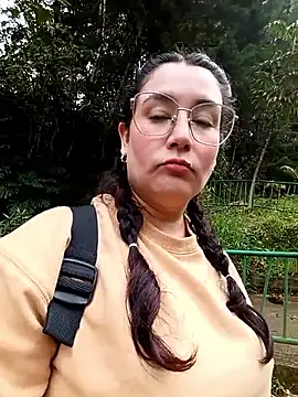 SaloGray8 live cam on StripChat