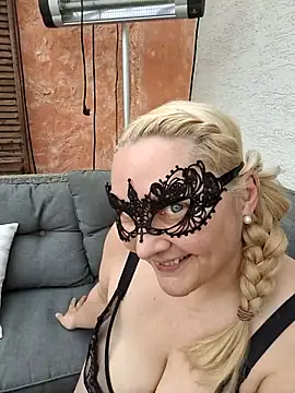 MaskedQueen77 webcam